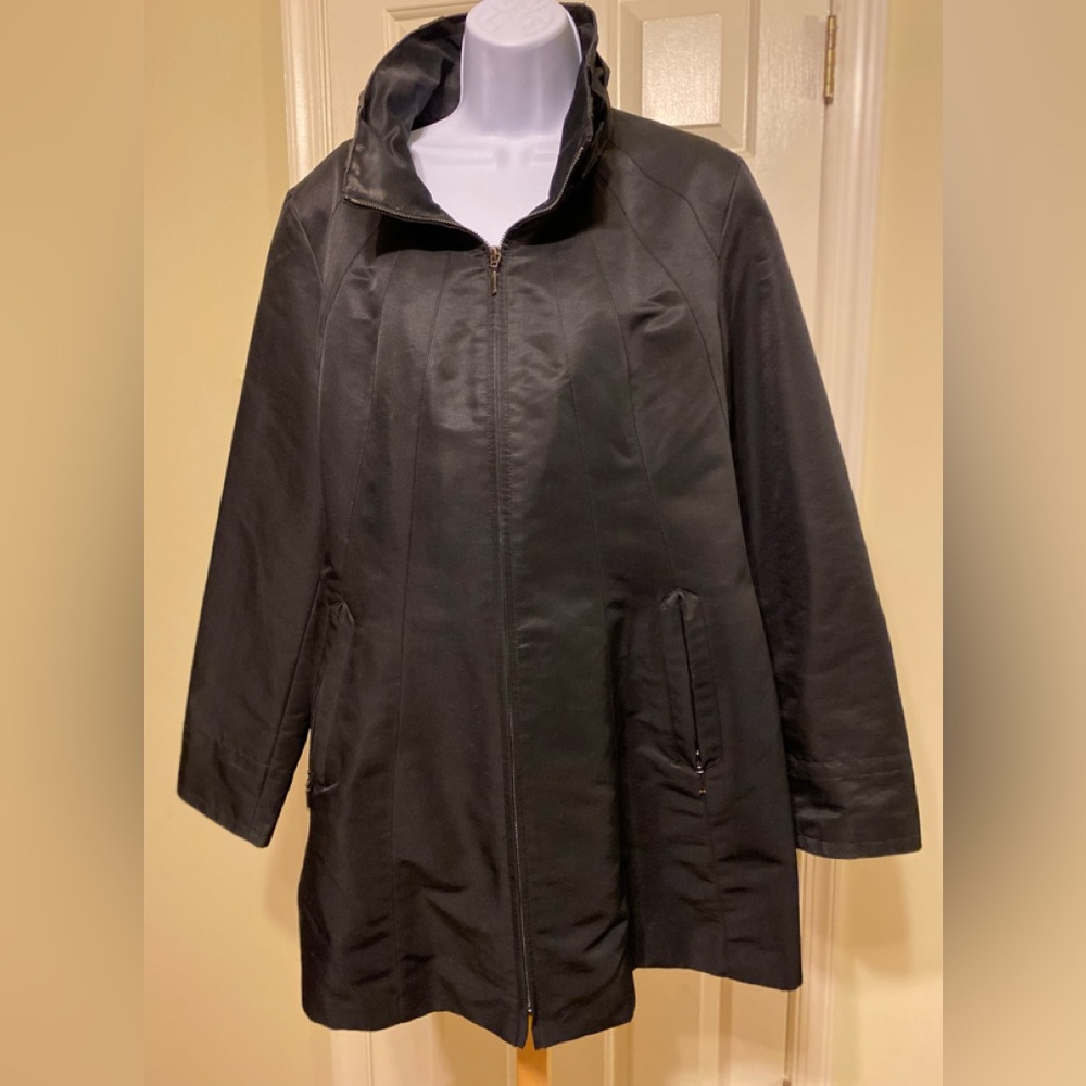 Jones New York - Woman’s Chic Black Lined Light Coat, Size: 6